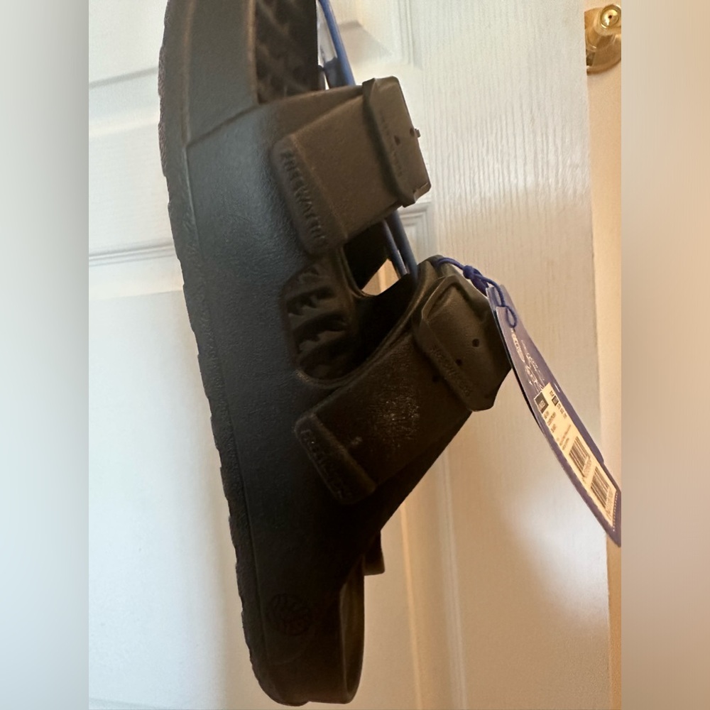 Mens Free Waters slides. NWTs. Size 12 - Picture 4 of 5